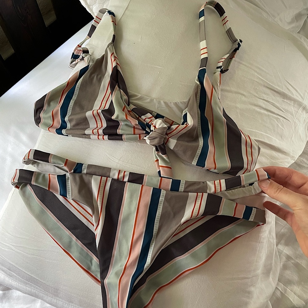 Striped cheeky bikini
